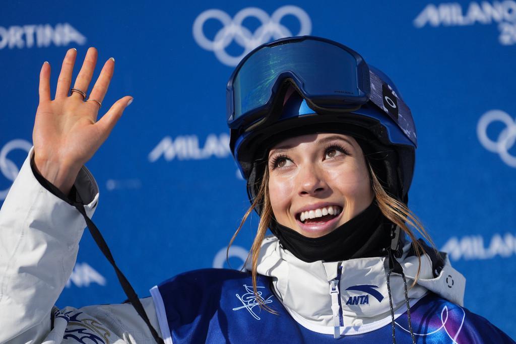 爱游戏登录入口-完美收官！谷爱凌卫冕自由式滑雪U型场地金牌，李方慧夺银