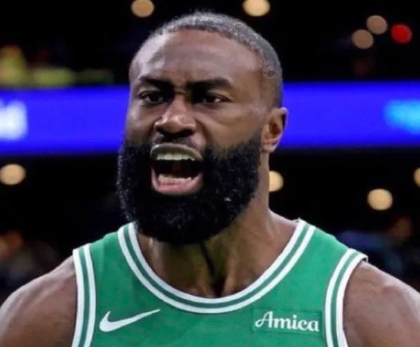 爱游戏官方网站-最佳一阵！布朗近10战场均32.2分6.5板5.5助，命中率46.1%